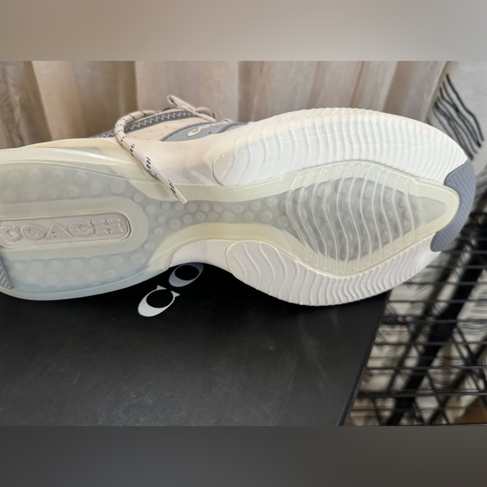 Coach Sneaker - Picture 3 of 6